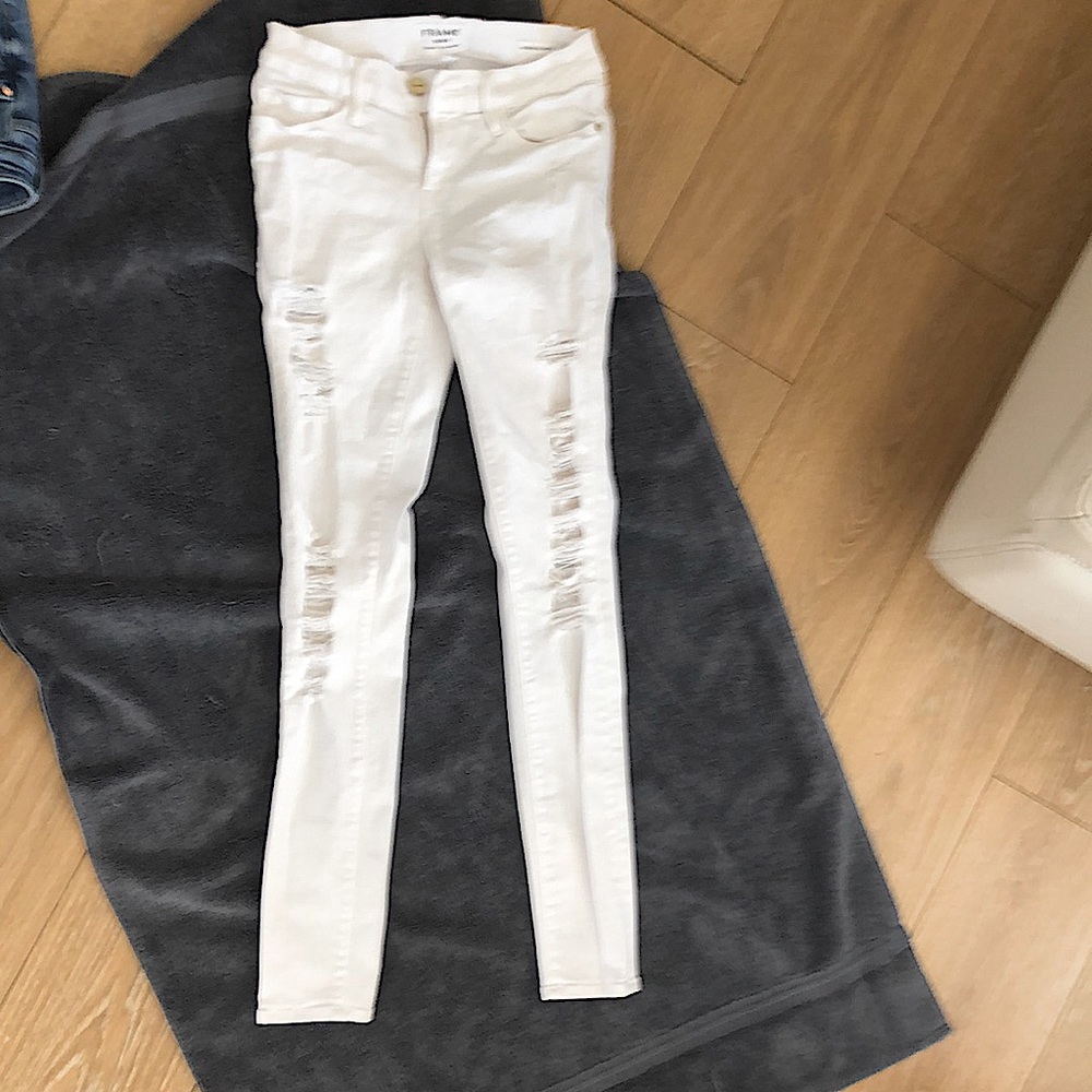 Women’s white shredded skinny Frame jeans 26
